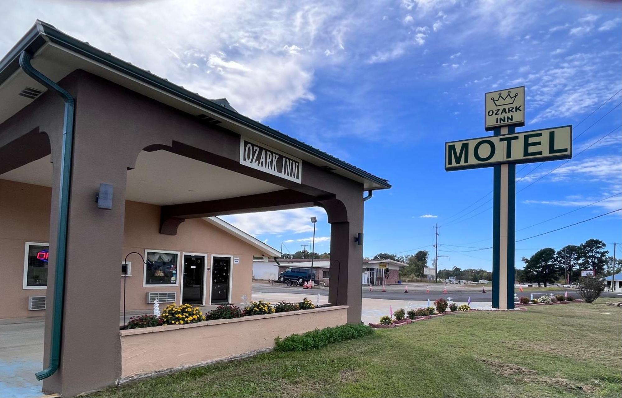Ozark Inn Mena Екстериор снимка
