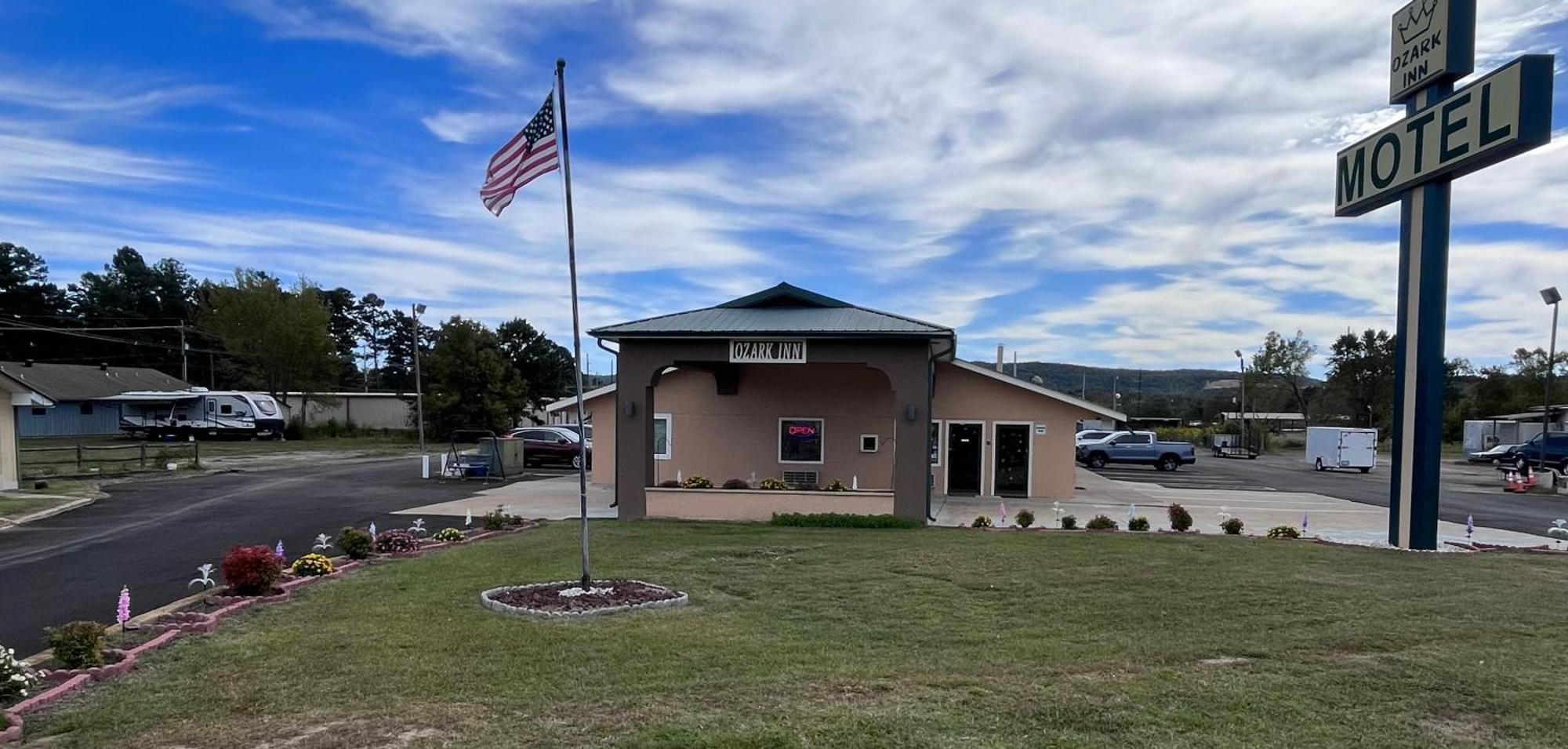 Ozark Inn Mena Екстериор снимка