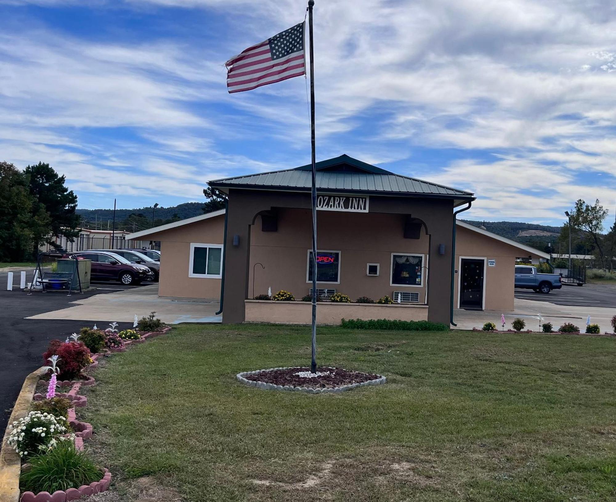 Ozark Inn Mena Екстериор снимка